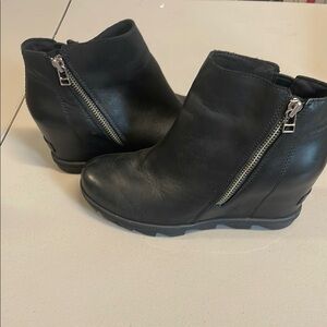 Sorel Black Ankle Boots with Side Zipper